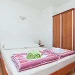 In Dvornica Mit Gepflegtem Garten By Interhome Ražanj