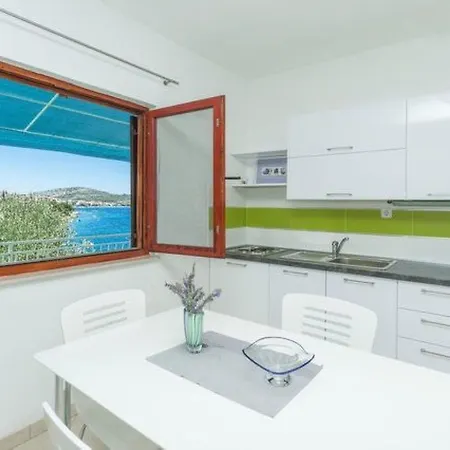 Apartamento In Dvornica Mit Gepflegtem Garten By Interhome Ražanj