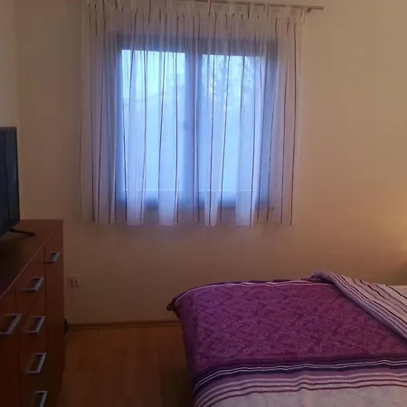 Apartamento In Dvornica Mit Gepflegtem Garten By Interhome *