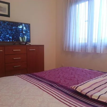 Apartamento In Dvornica Mit Gepflegtem Garten By Interhome