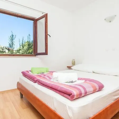 In Dvornica Mit Gepflegtem Garten By Interhome Apartamento