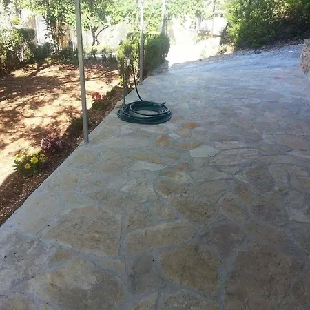 In Dvornica Mit Gepflegtem Garten By Interhome Apartamento *