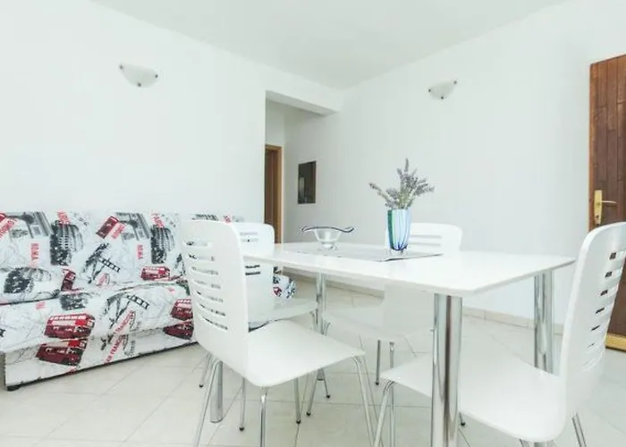 アパート In Dvornica Mit Gepflegtem Garten By Interhome *