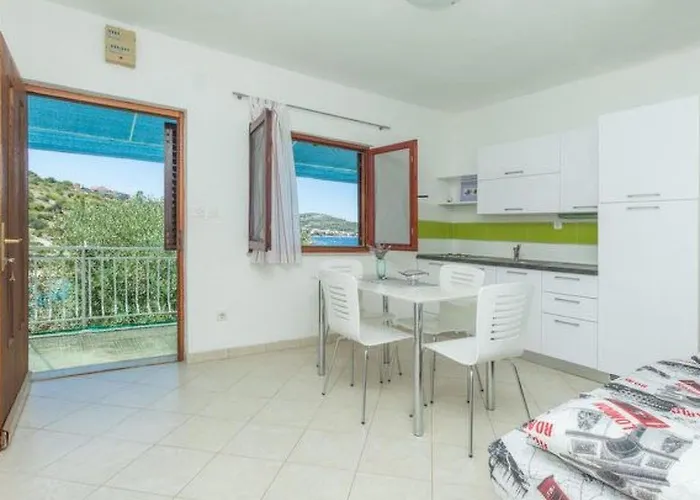 In Dvornica Mit Gepflegtem Garten By Interhome Apartment *