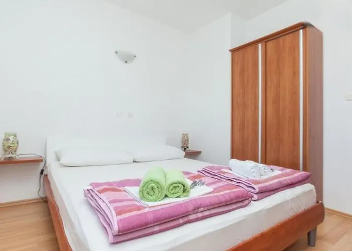 In Dvornica Mit Gepflegtem Garten By Interhome Ražanj