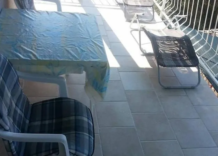 In Dvornica Mit Gepflegtem Garten By Interhome アパート Ražanj