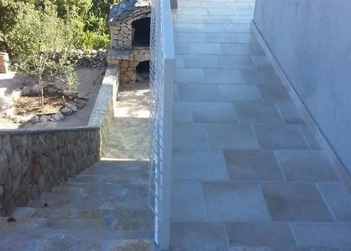 In Dvornica Mit Gepflegtem Garten By Interhome *