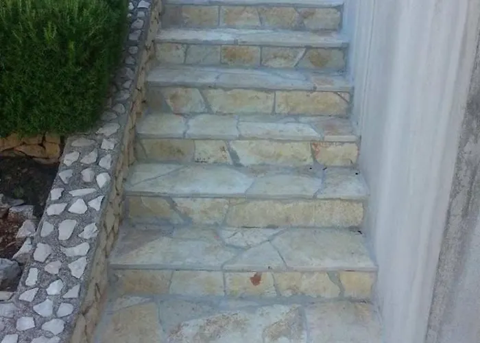 In Dvornica Mit Gepflegtem Garten By Interhome *