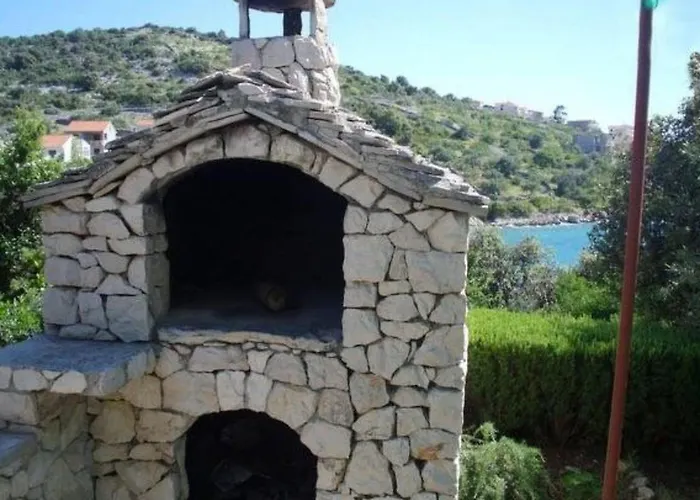 In Dvornica Mit Gepflegtem Garten By Interhome *